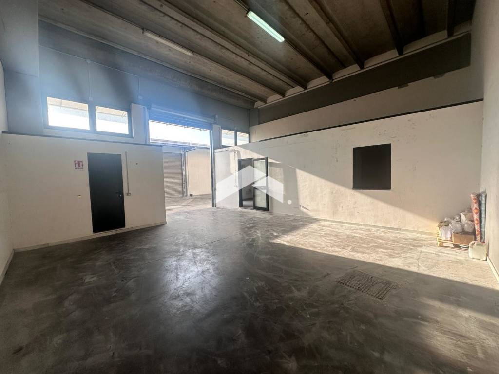 locale commerciale in affitto a Cercola