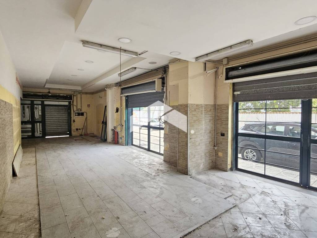 locale commerciale in affitto a Cercola
