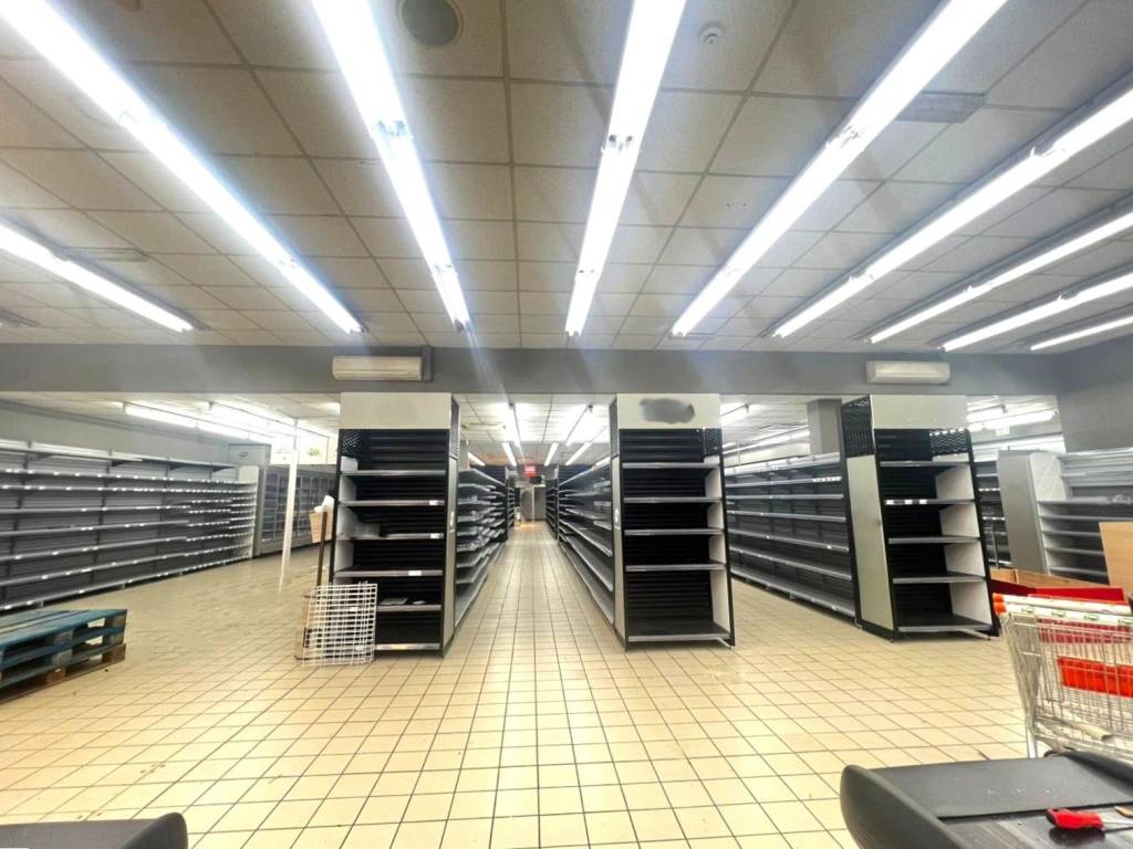 locale commerciale in affitto a Cercola