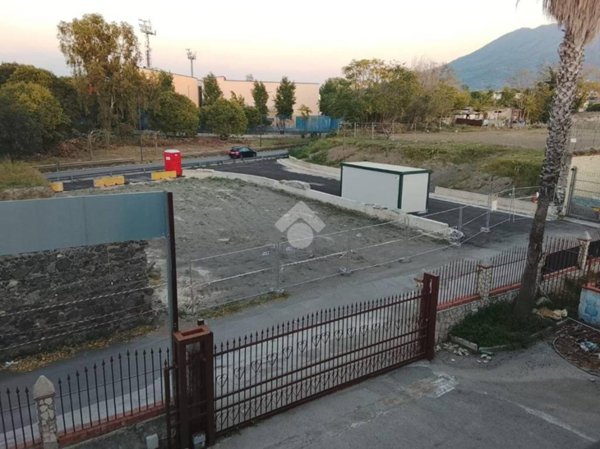 locale commerciale in affitto a Cercola