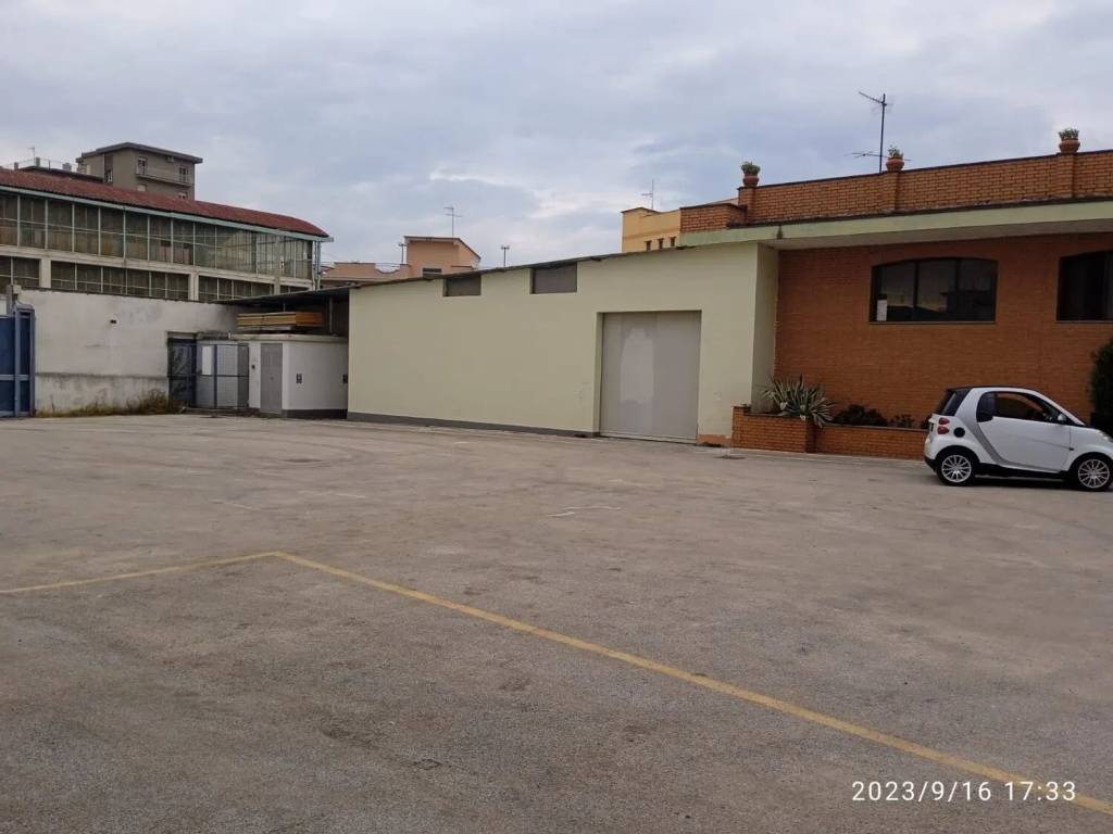 locale commerciale in affitto a Cercola