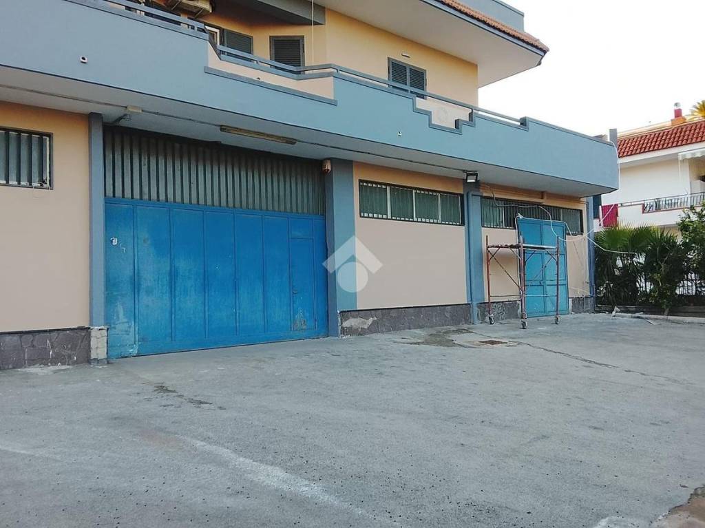 locale commerciale in affitto a Cercola