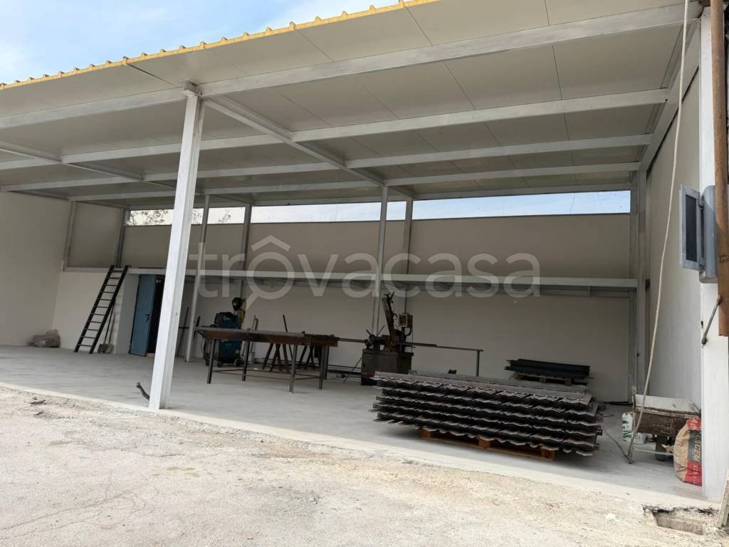 locale commerciale in affitto a Cercola in zona Caravita