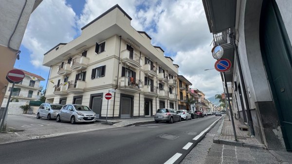 locale commerciale in affitto a Cicciano