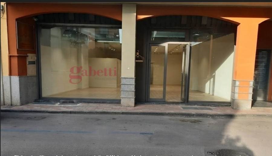 locale commerciale in affitto a Cicciano
