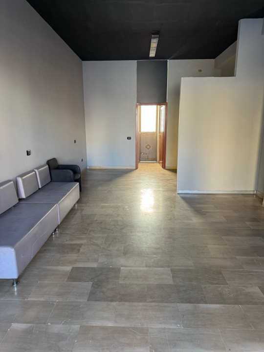 locale commerciale in affitto a Crispano