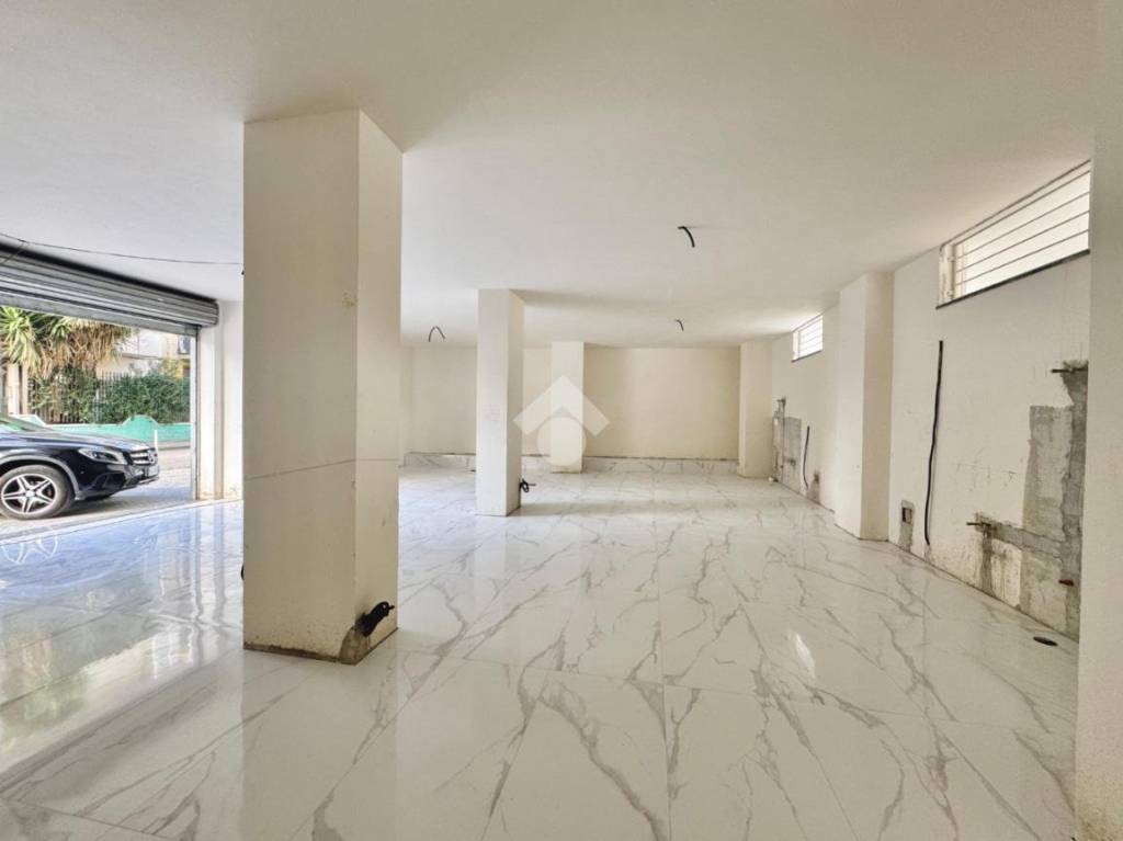 negozio in affitto a Crispano