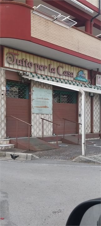 locale commerciale in affitto a Crispano