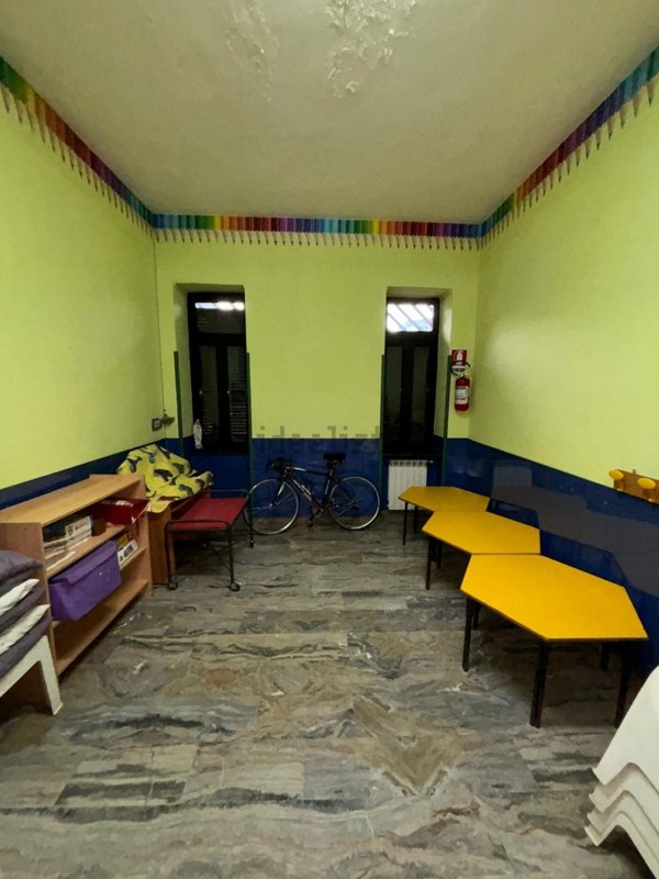 locale commerciale in affitto a Crispano