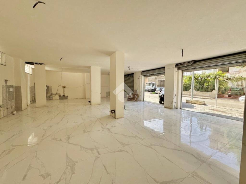 negozio in affitto a Crispano