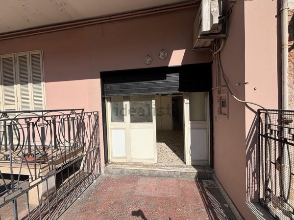 locale commerciale in affitto a Crispano