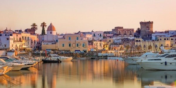 locale commerciale in affitto a Forio