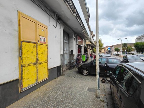 negozio in affitto a Frattamaggiore