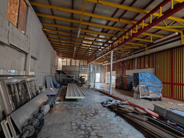 locale commerciale in affitto a Frattamaggiore