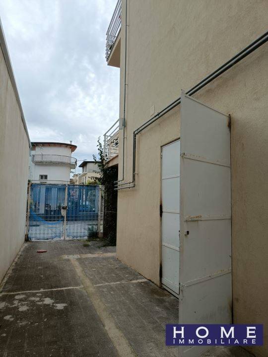 locale commerciale in affitto a Frattamaggiore