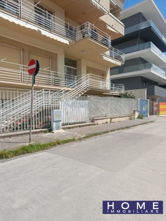 locale commerciale in affitto a Frattamaggiore