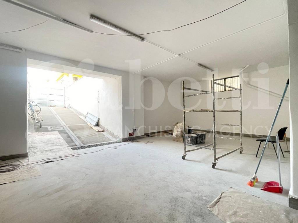 locale commerciale in affitto a Frattamaggiore