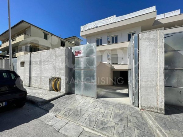 locale commerciale in affitto a Frattamaggiore