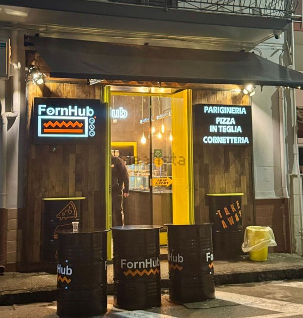 locale commerciale in affitto a Frattamaggiore