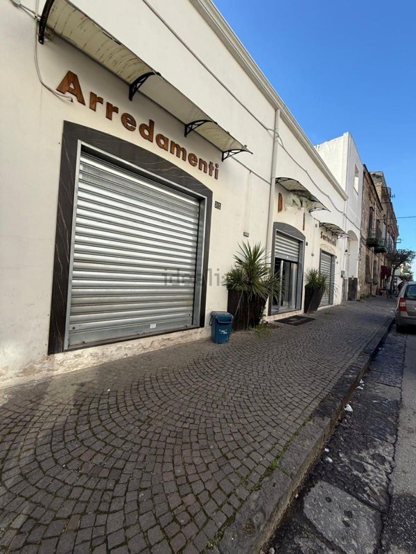 locale commerciale in affitto a Frattamaggiore