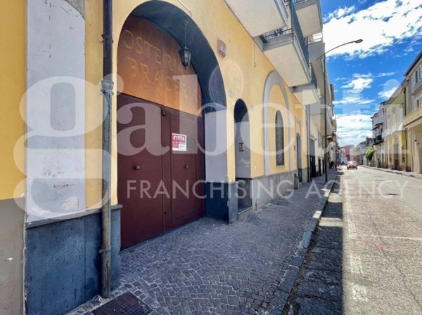 negozio in affitto a Frattamaggiore