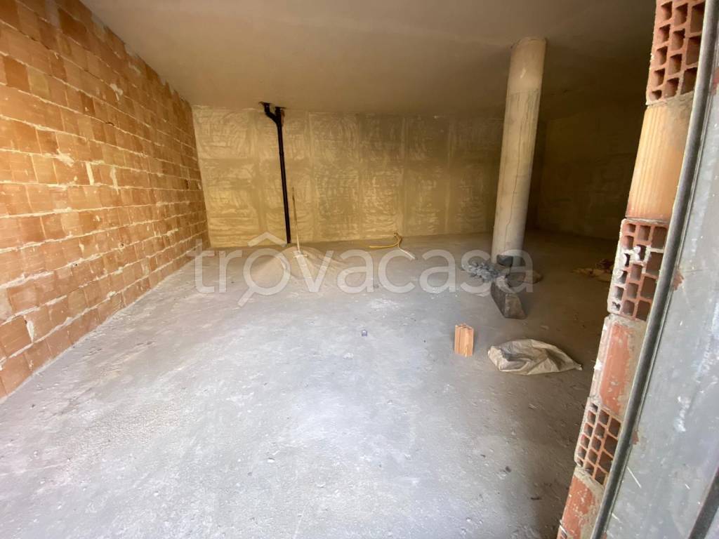 negozio in affitto a Frattamaggiore