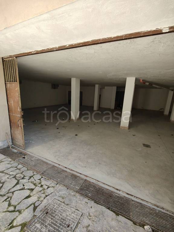 locale commerciale in affitto a Frattamaggiore