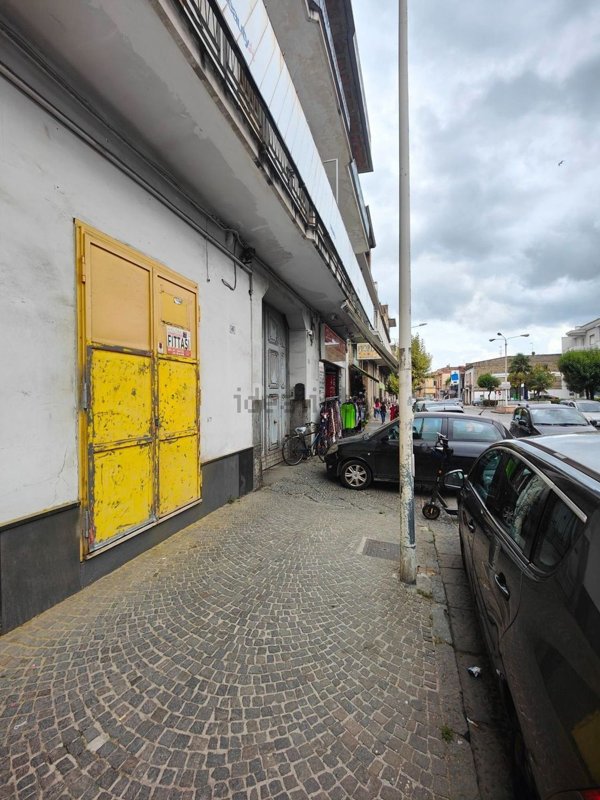 locale commerciale in affitto a Frattamaggiore
