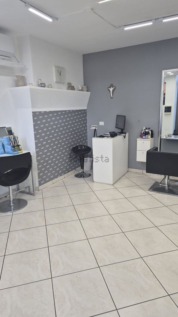 locale commerciale in affitto a Frattamaggiore