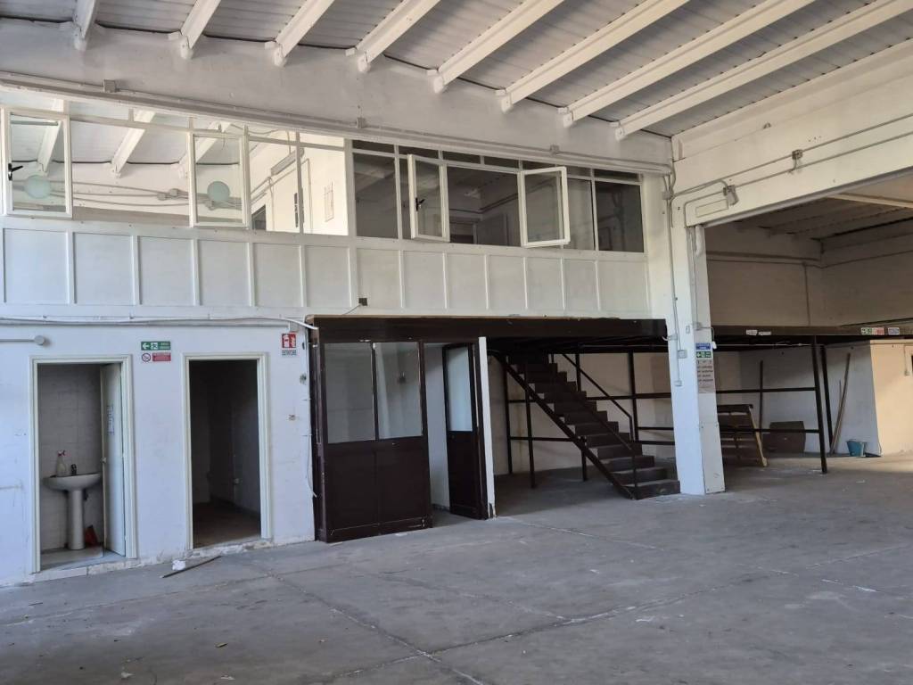 locale commerciale in affitto a Frattamaggiore