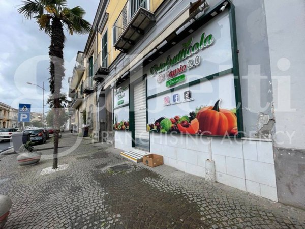 negozio in affitto a Frattamaggiore