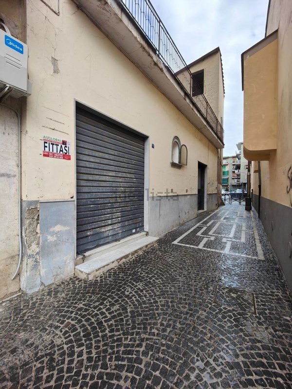 locale commerciale in affitto a Frattamaggiore