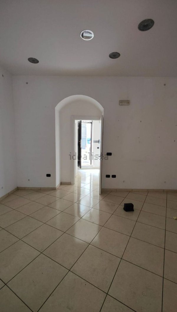 locale commerciale in affitto a Frattamaggiore