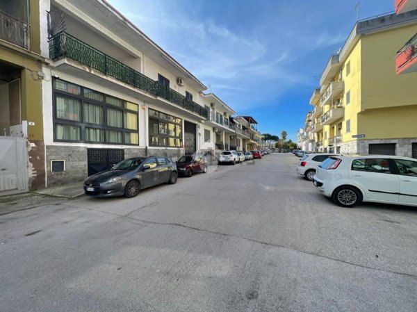 negozio in affitto a Frattamaggiore