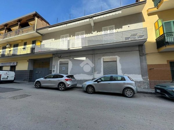 locale commerciale in affitto a Frattamaggiore