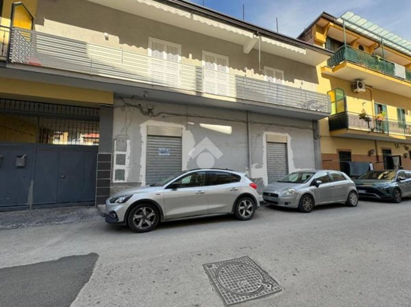 locale commerciale in affitto a Frattamaggiore