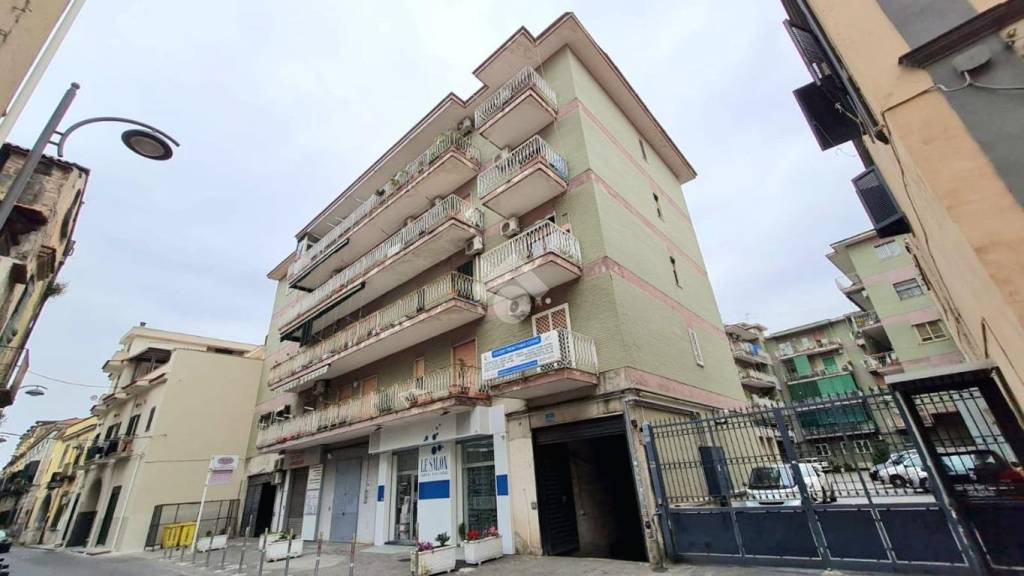 locale commerciale in affitto a Frattamaggiore