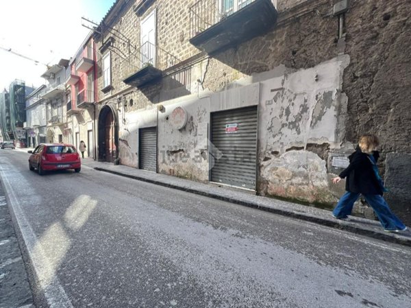 locale commerciale in affitto a Frattamaggiore