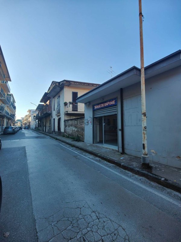 locale commerciale in affitto a Frattamaggiore