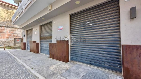 locale commerciale in affitto a Frattamaggiore