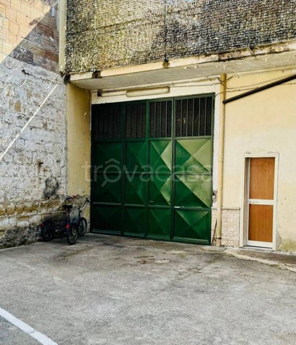 locale commerciale in affitto a Frattamaggiore