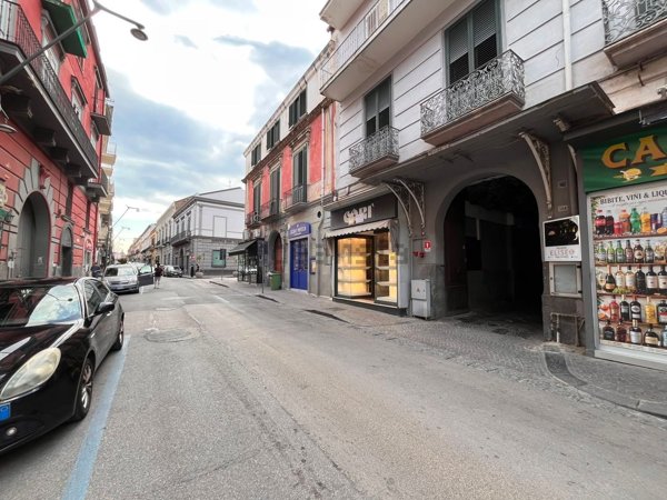 locale commerciale in affitto a Frattamaggiore