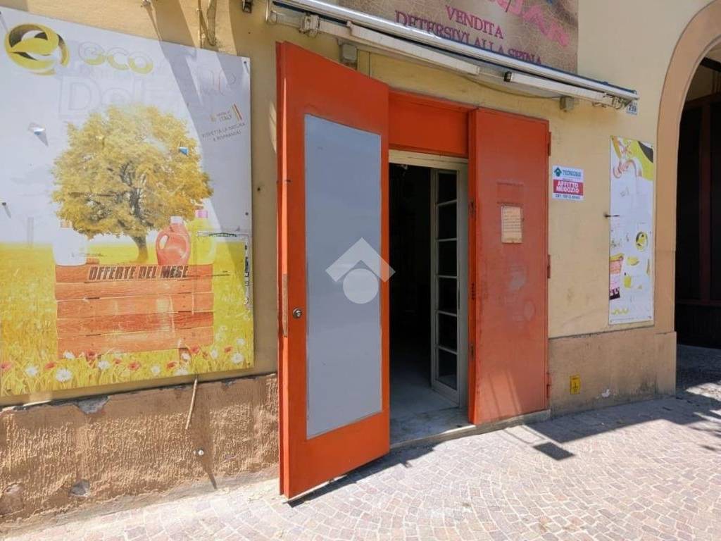 negozio in affitto a Frattamaggiore