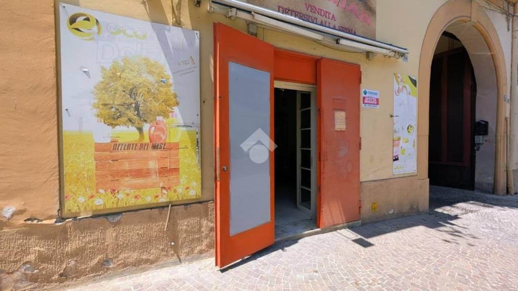 negozio in affitto a Frattamaggiore