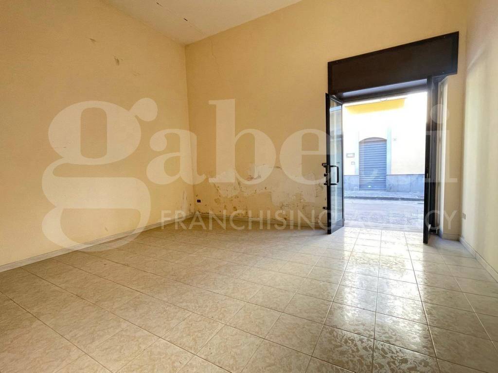 locale commerciale in affitto a Frattamaggiore