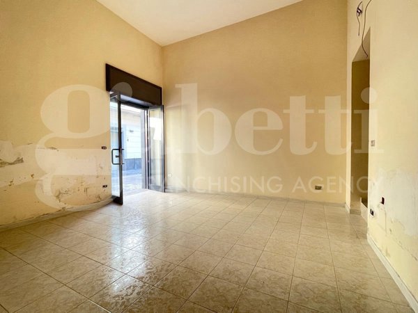 locale commerciale in affitto a Frattamaggiore