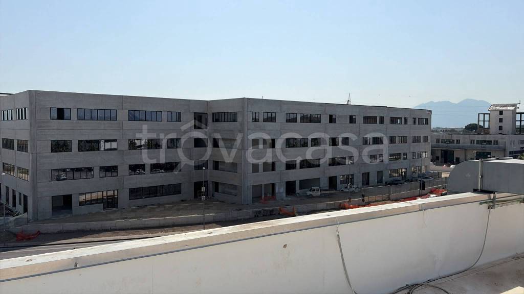 locale commerciale in affitto a Frattamaggiore