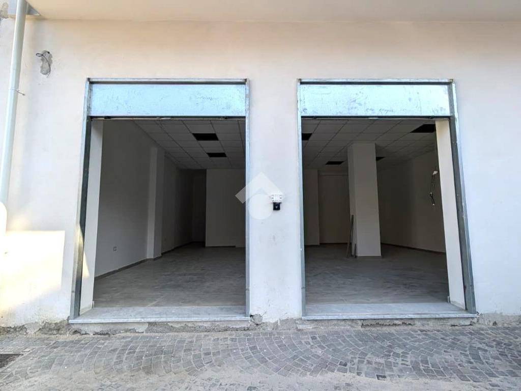 negozio in affitto a Frattamaggiore