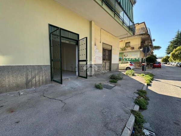 locale commerciale in affitto a Frattamaggiore