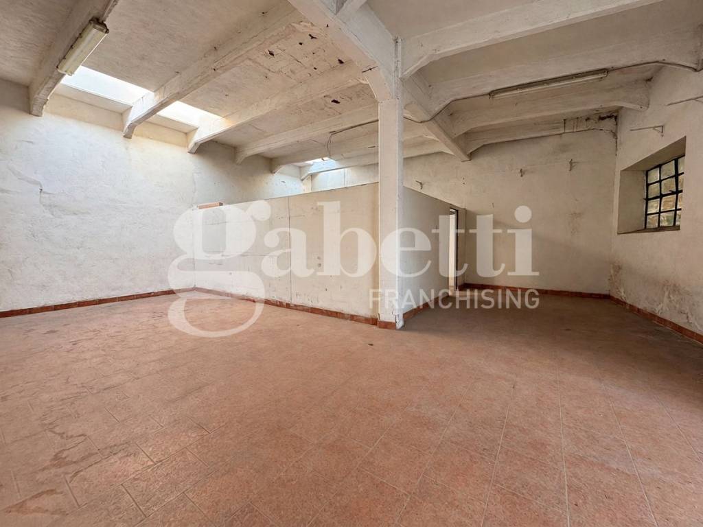 locale commerciale in affitto a Frattamaggiore